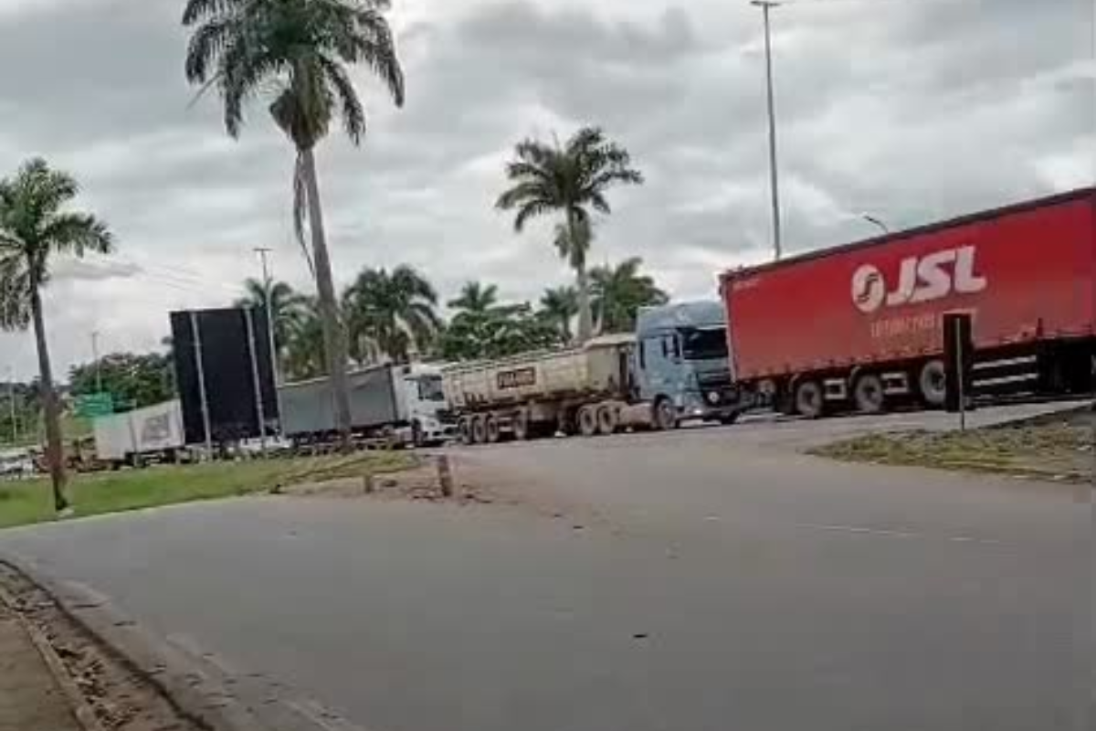 De acordo com a concessionária, o cronograma semanal de serviços no trecho de Betim inclui obras gerais de pavimento e de sinalização viária