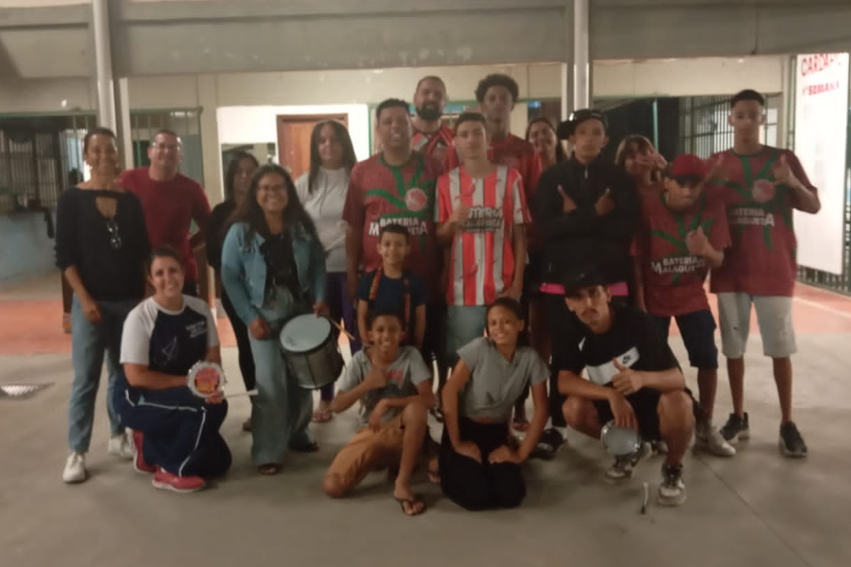 Os Clubes formam grupos de estudantes com interesses artísticos e esportivos em comum