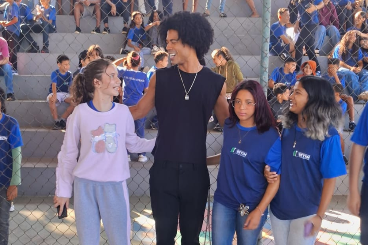 Breno tirou fotos com estudantes