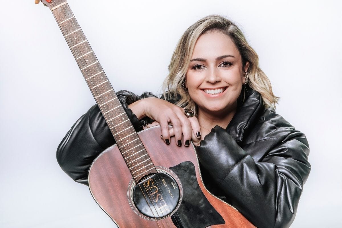 Cantora e compositora é nascida em Volta Redonda (RJ), mas se mudou para a região do PTB 