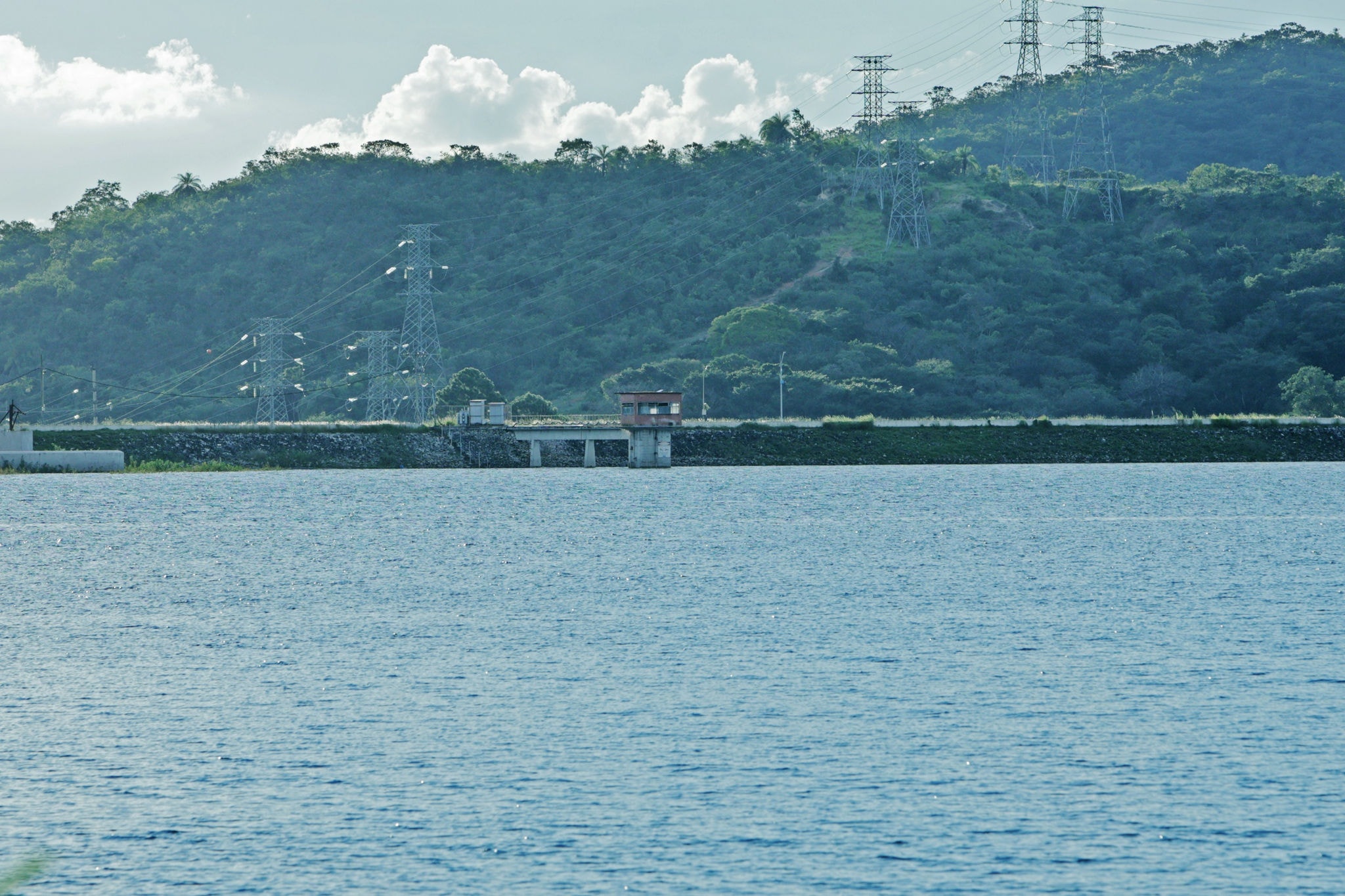 Índices pluviométricos acima da média neste trimestre favoreceram a cheia da represa, localizada entre Betim e Contagem