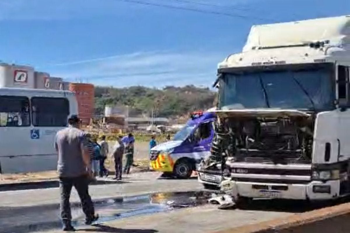 Acidente causa reflexos no trânsito nos dois sentidos da rodovia
