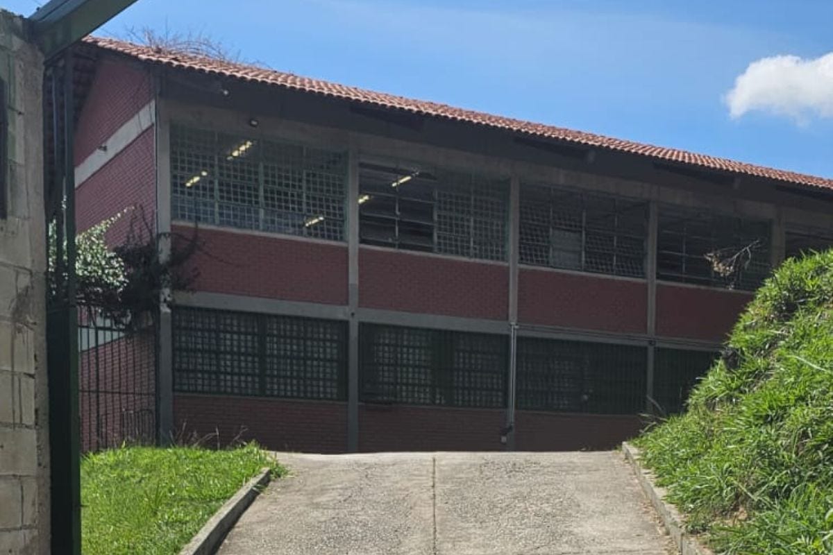 Caso ocorreu na Escola Estadual Professora Vera Maria Rezende, na manhã desta quinta-feira (24)
