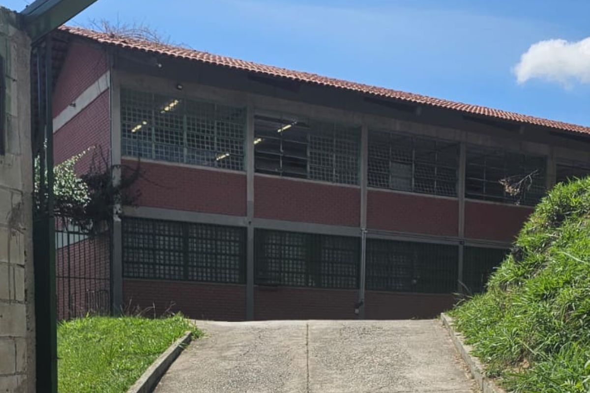 Caso ocorreu na Escola Estadual Professora Vera Maria Rezende, na manhã desta quinta-feira (24)