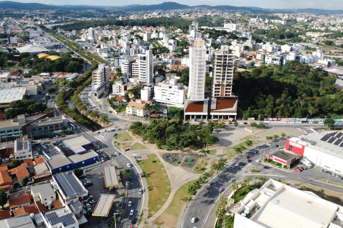 Praça do Encontro fica na região Central de Betim, em frente ao início do Viaduto do Lapinha