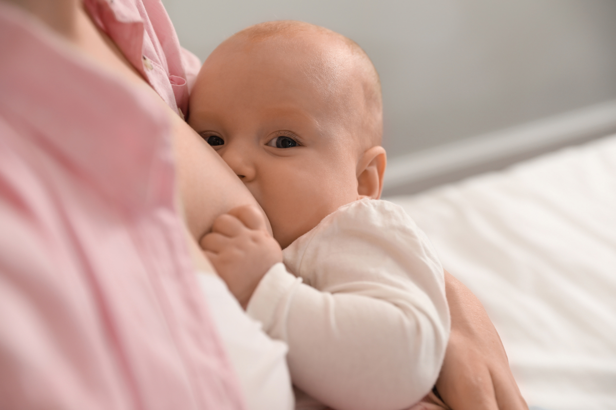 A amamentação fortalece o vínculo entre mãe e bebê