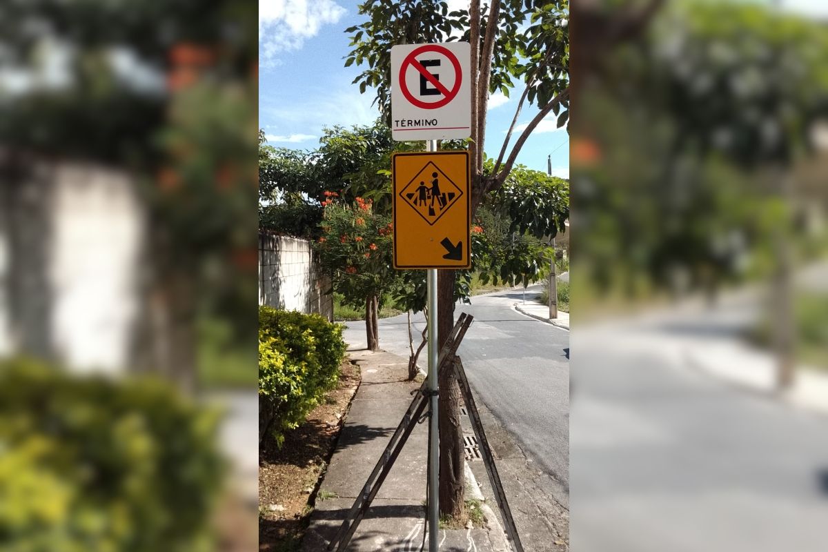 Quinze placas de sinalização foram instaladas nas ruas que passaram por intervenções