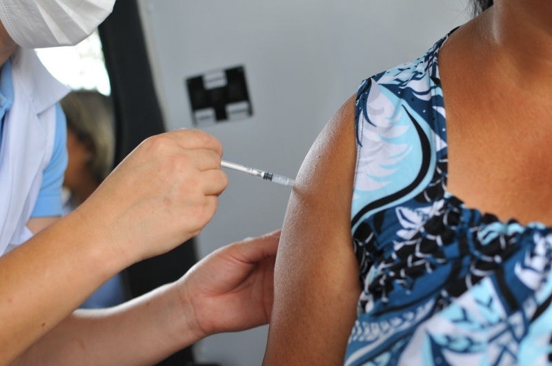 Alguns profissionais da saúde foram incluídos no grupo