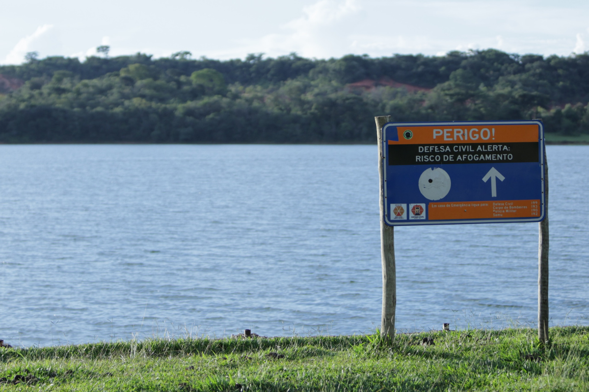 Corpo foi retirado da lagoa pelo Corpo de Bombeiros por volta das 22h40 dessa segunda (7)