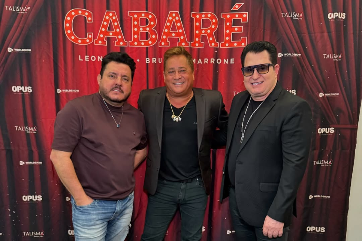 Artistas apresentam clássicos como “Viva a Vida”, “Telefone Mudo”, “Boate Azul”, “Garçom”, “Dama de Vermelho”, “Amor de Primavera”, “Andorinhas” e “Eu Não Sou Cachorro, Não”