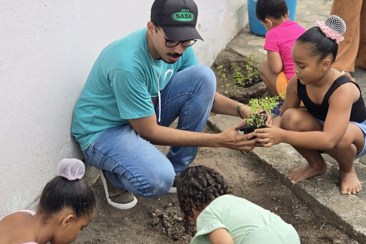 Programa de voluntariado do Grupo SADA, em 2025, atuou em 27 cidades do país, em sete estados, impactando 19.413 pessoas diretamente e 40.875 indiretamente