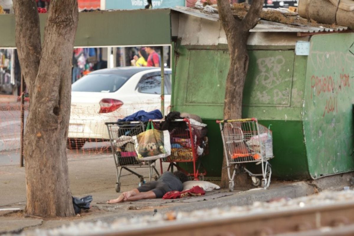 Betim está entre as 12 cidades de Minas que concentram 70% das pessoas em situação de rua do estado