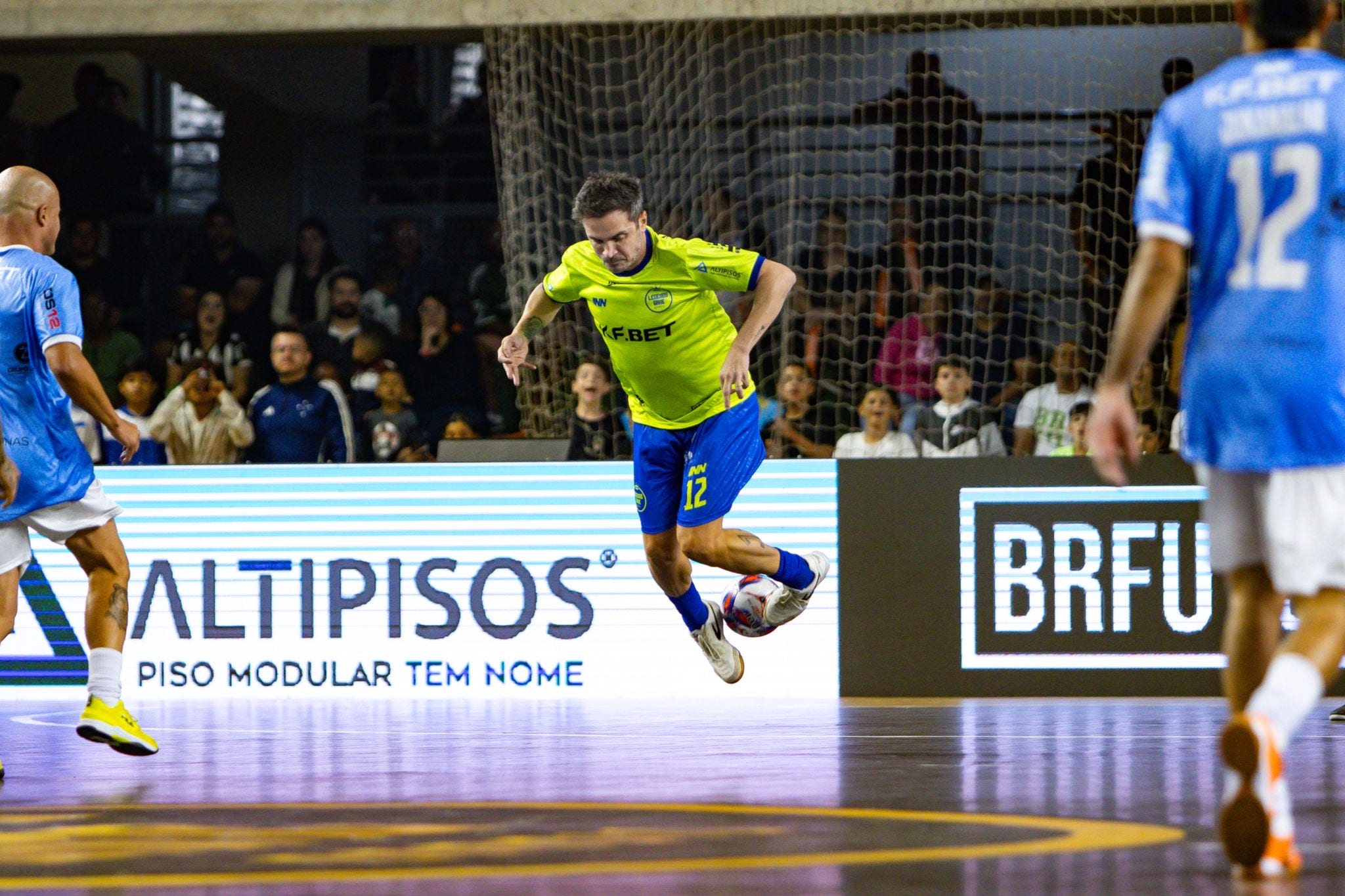 Equipe liderada por Falcão fez seis gols em sequência no primeiro tempo do jogo