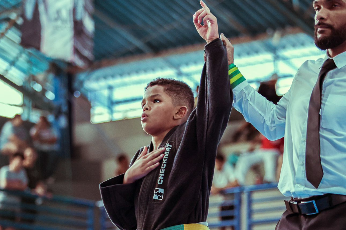 Eduardo Gomes Martins da Silva venceu o ranking 2025 de jiu-jítsu na categoria infantil e se prepara para disputar o campeonato europeu