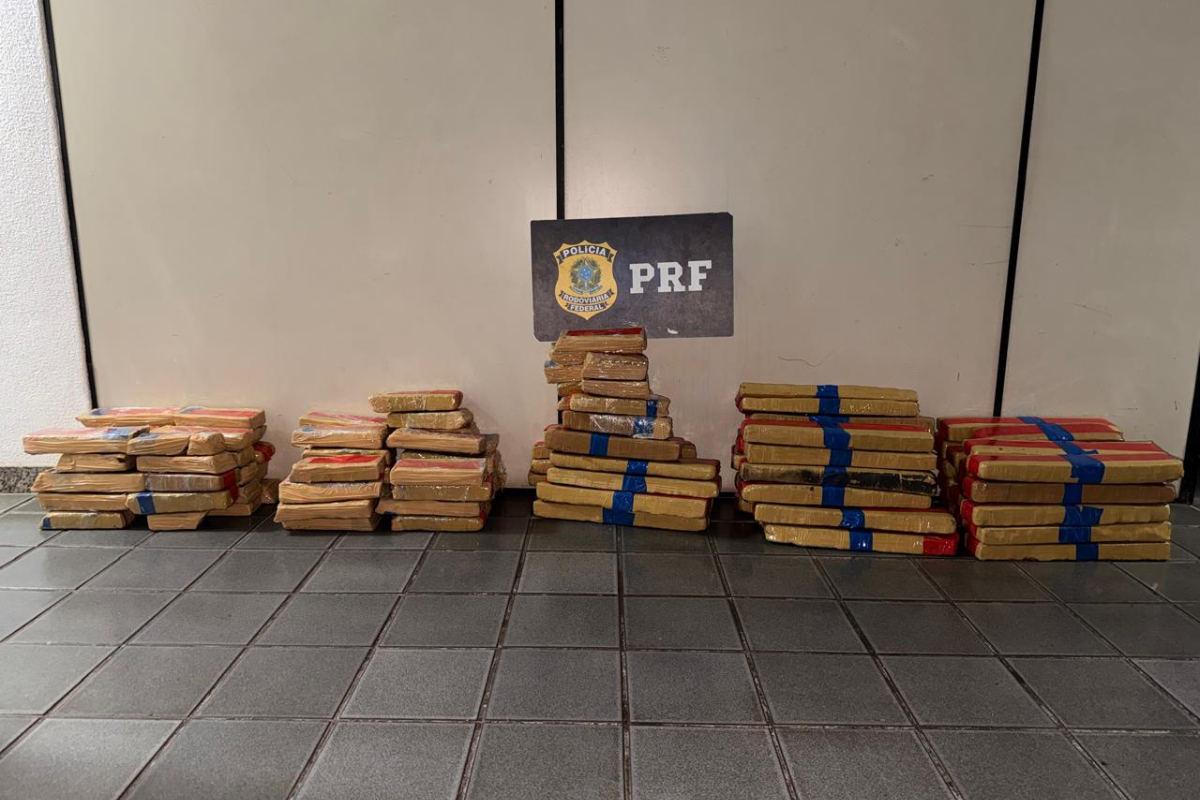 Condutor do automóvel, de 31 anos, disse à polícia que transportava o entorpecente de Ponta Porã (MS) para Belo Horizonte