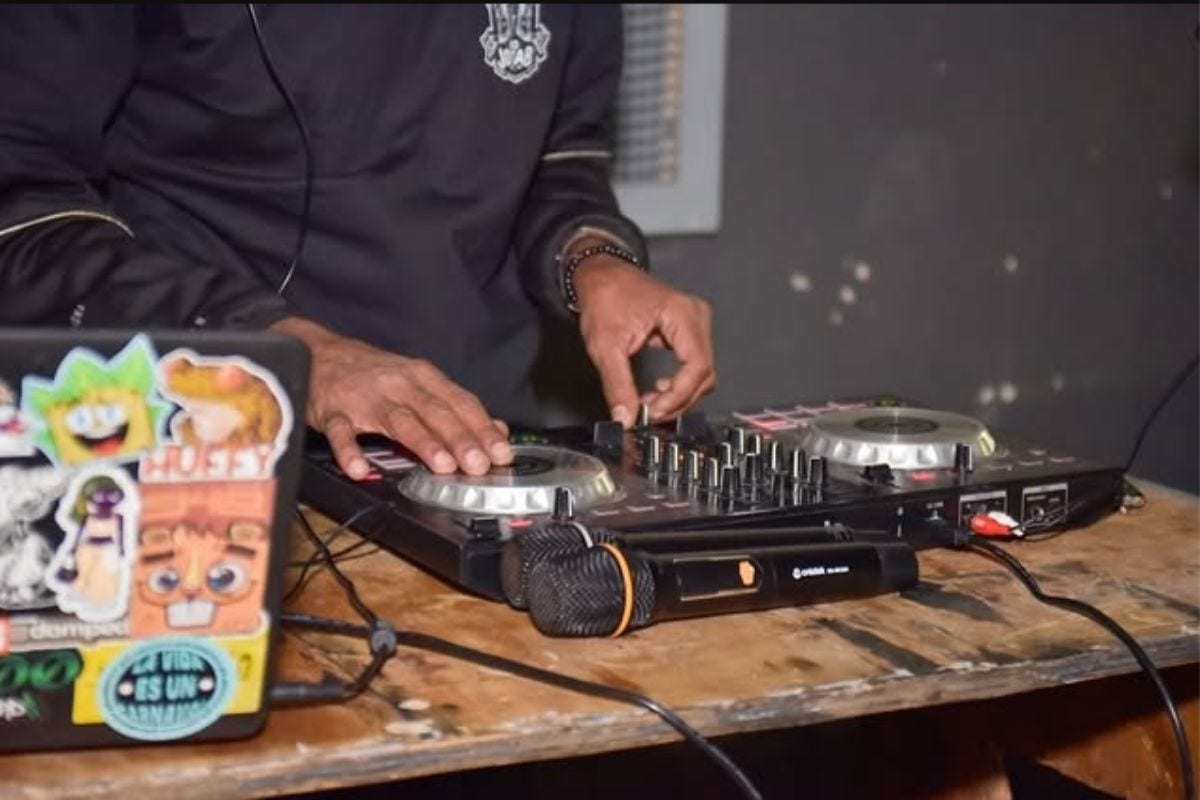 Programação contará com apresentações da cantora Sadna, do grupo de rap Flow dos Anjos, performance do dançarino Yuri DRK e discotecagem do DJ Ivan Scratchbeats