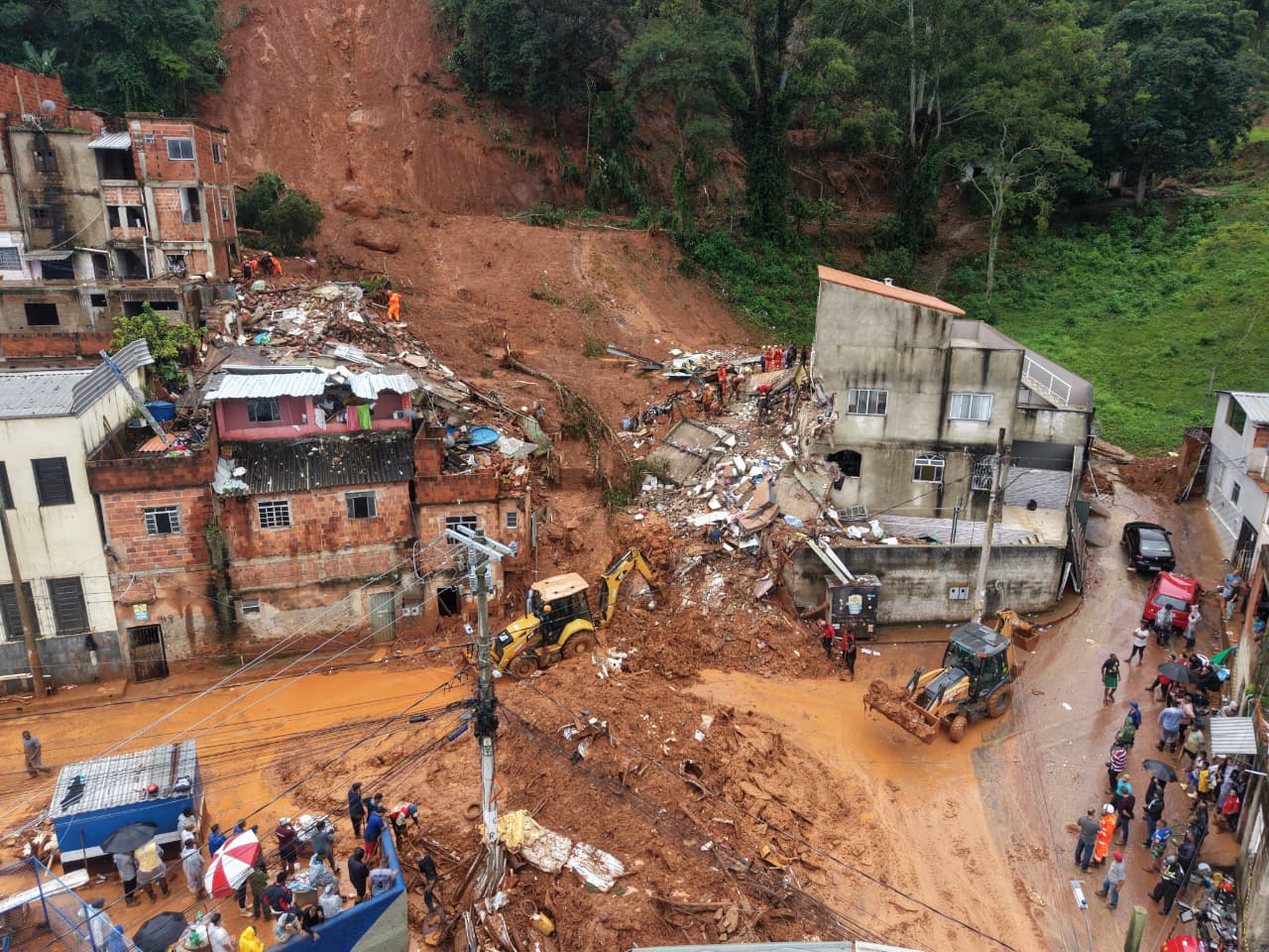 Mais de 5.400 pessoas ficaram desalojadas ou desabrigadas e 68 vieram a óbito, conforme dados divulgados pelo Corpo de Bombeiros nesta segunda-feira (2/3)
