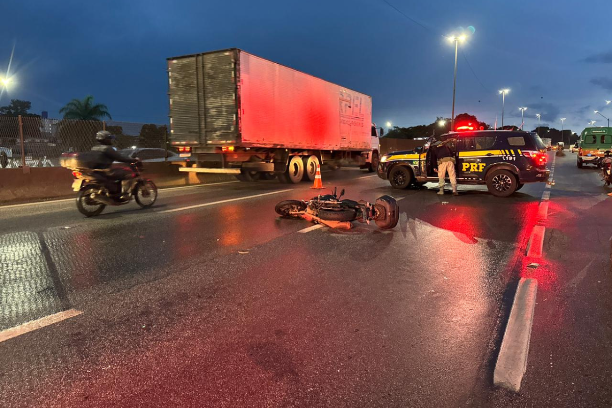 Acidente foi registrado no sentido a São Paulo, próximo a marginal de acesso à avenida das Américas
