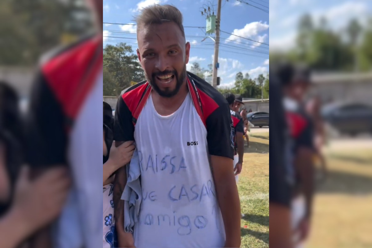 Declaração emocionou as pessoas que acompanhavam a partida