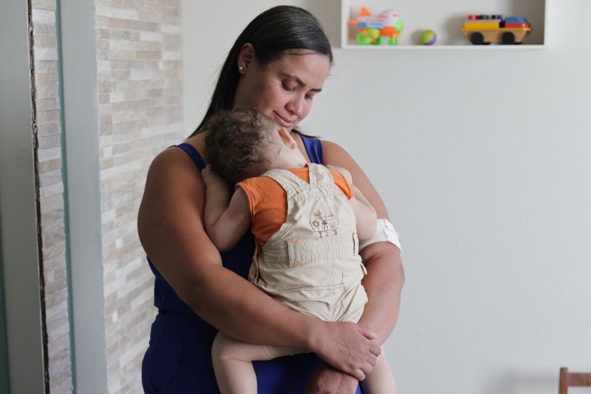 A família da autônoma Jennifer Lemos passa pela primeiro experiência como lar acolhedor