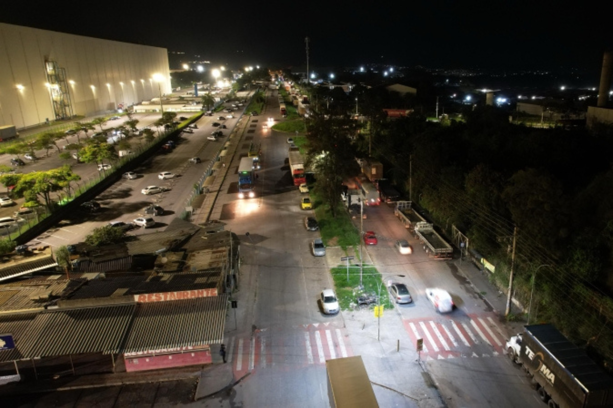 Via fica ao lado da montadora Stellantis e é uma das principais do distrito industrial