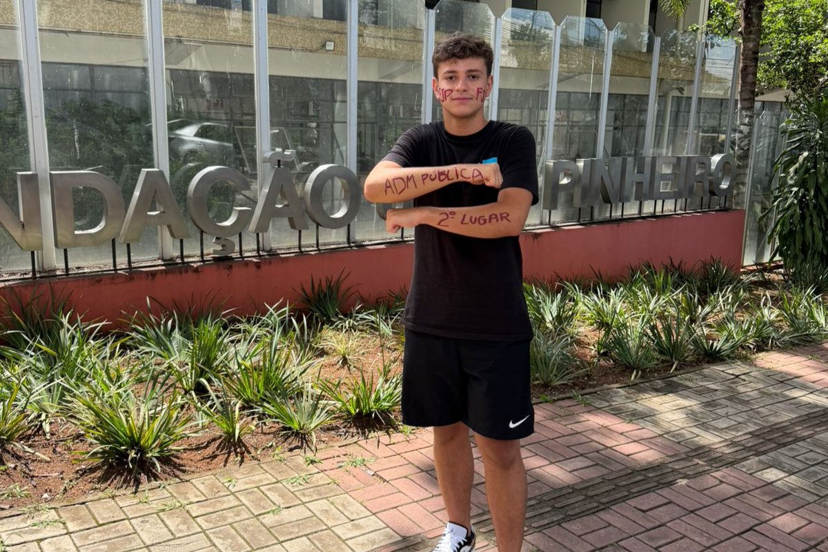 Fabrizzio tem 18 anos e fluência em Libras e em Português