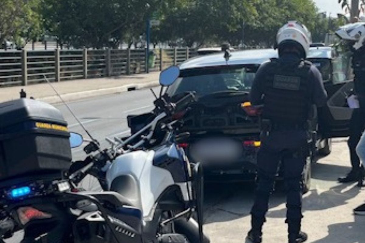 Veículo foi removido, e suspeito foi levado para a delegacia da Polícia Civil de Betim