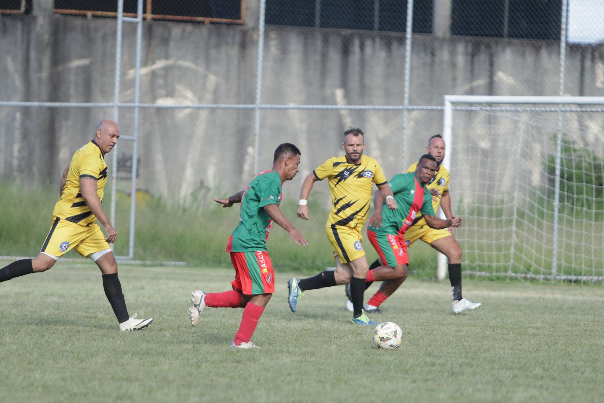 Equipe do Beija Flor construiu a vantagem no primeiro tempo do jogo