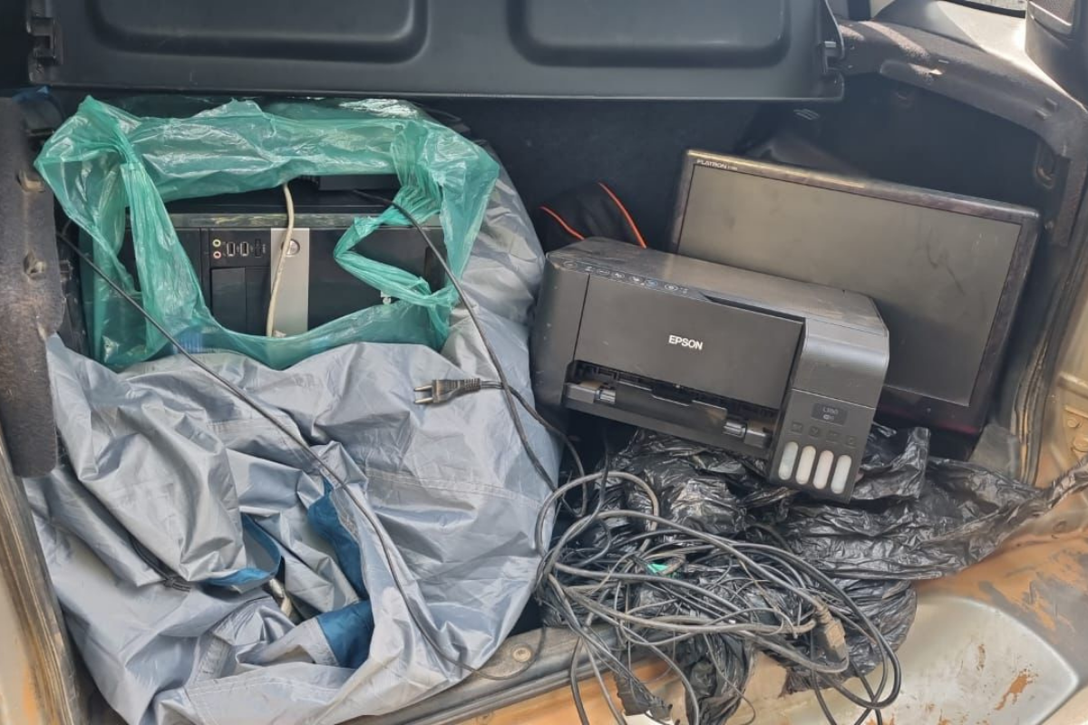 A polícia conseguiu recuperar parte dos materiais furtados, incluindo 1 monitor, 1 computador (Intel), 1 impressora (Epson), 1 aparelho de DVD, 3 barracas de camping, 1 par de botas, 1 toalha, 1 controle remoto (de televisão não localizada) e 1 cantil de acampamento