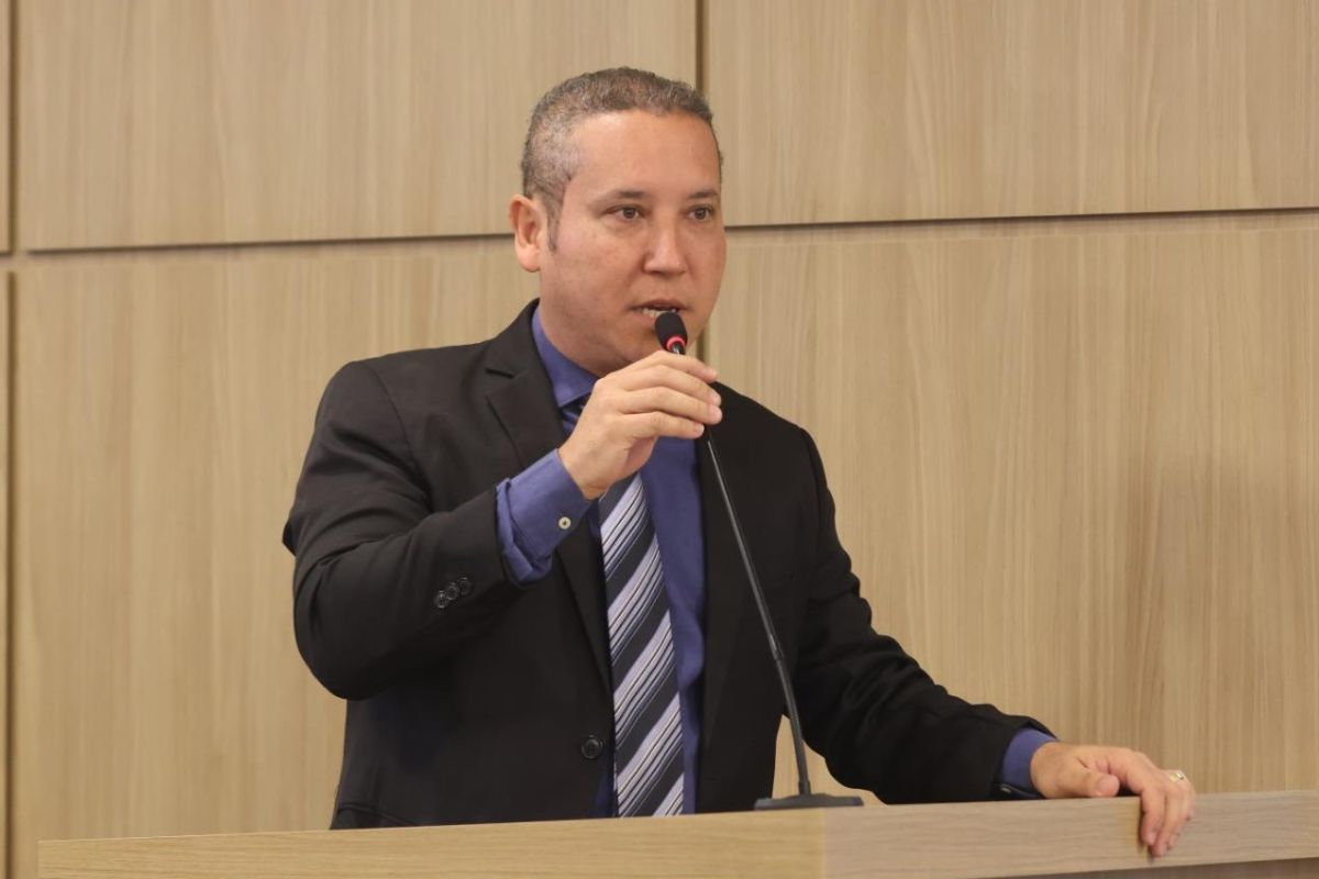 Tiago Santana (PCdoB) é presidente da Comissão de Educação da Câmara Municipal de Betim