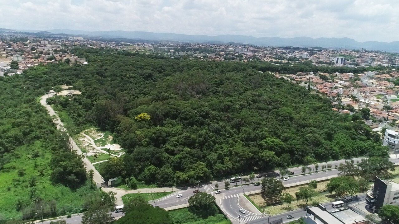 O Parque Natural Municipal Felisberto Neves, sob gestão da Secretaria Municipal de Meio Ambiente, é uma reserva ambiental com cerca de 290 mil m², localizado na região Central de Betim