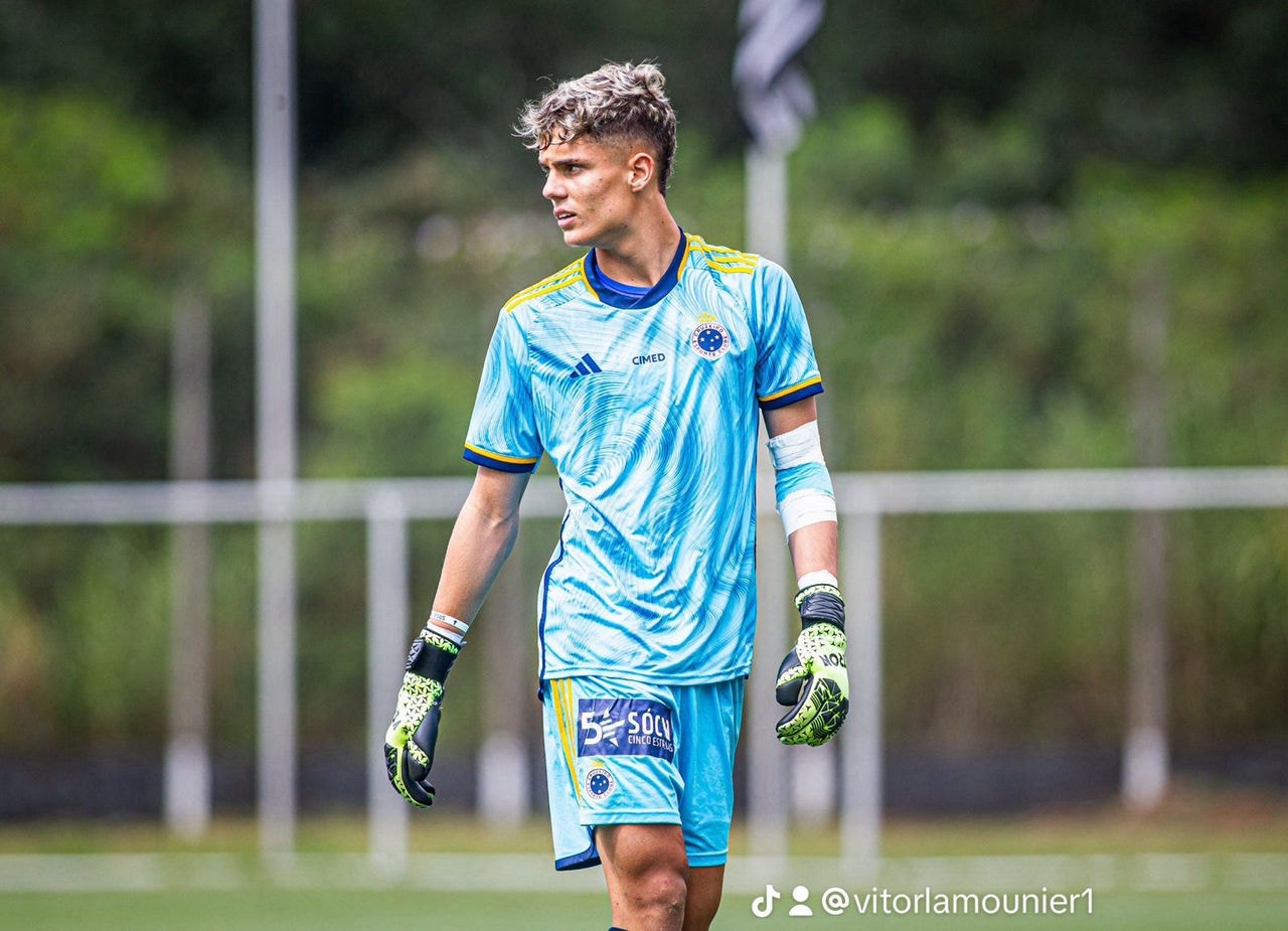 Vítor começou a jogar em Betim aos 7 anos, antes de ir para a categoria de base da Raposa