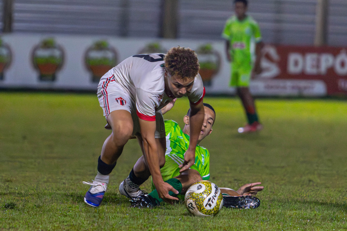 Lance da partida entre Novo Cristina e Beija Flor