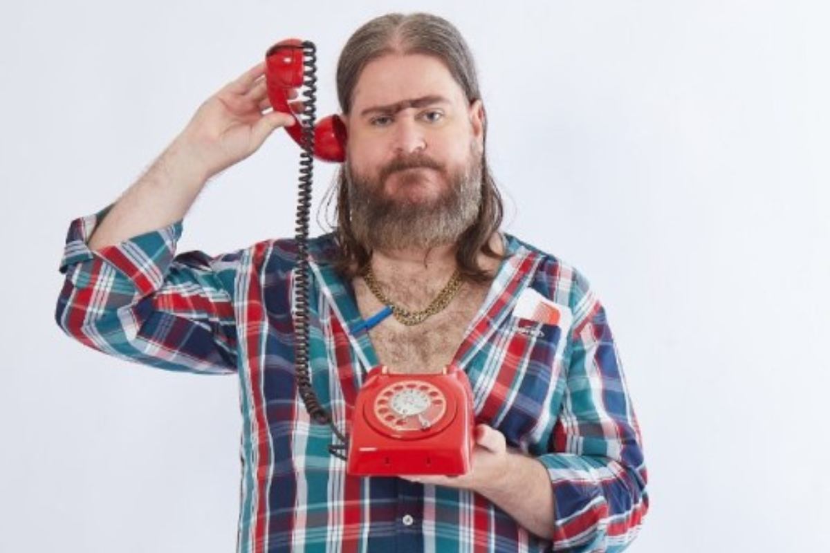 Chico da Tiana é um personagem humorístico de grande sucesso na internet, criado pelo humorista mineiro Cleber Rosa