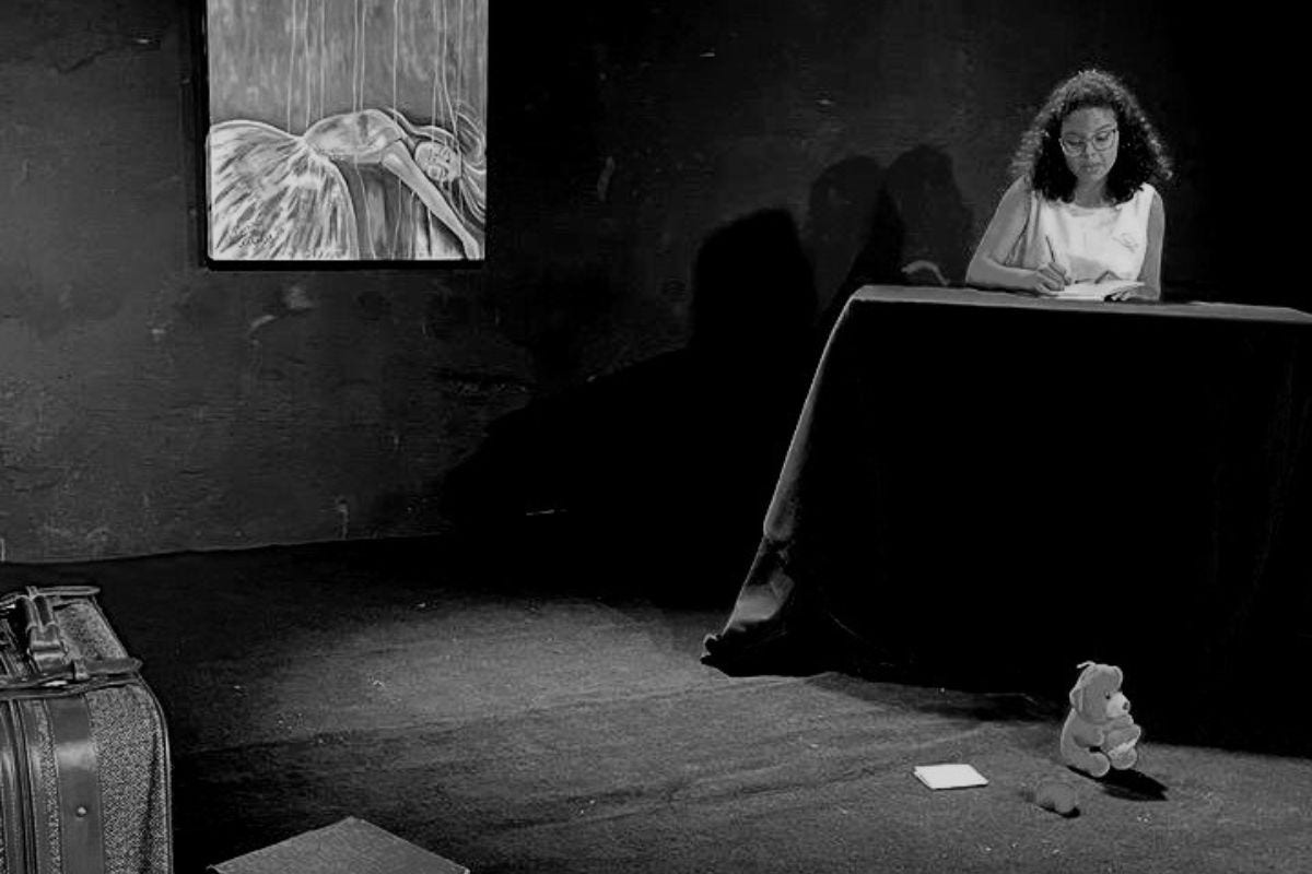 Cena conta com atuação de Evellyn Silva, direção de Priscila Carvalho e texto adaptado por ela em parceria com Flávia Coleta