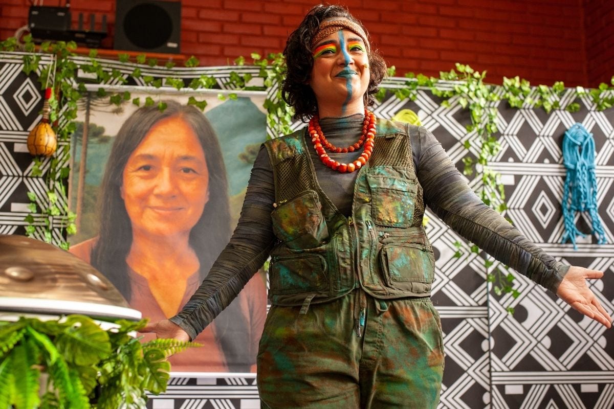Trama é conduzida pela personagem Augá (“água” ao contrário), interpretada por Lígia Ferreira