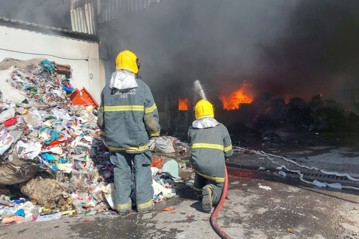 Equipe do Corpo de Bombeiros conta com nove militares espalhados pela área atingida