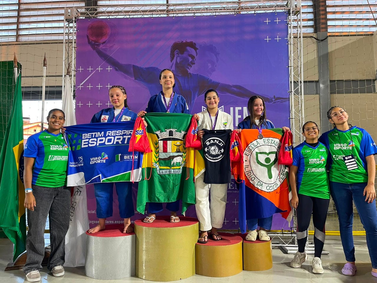 No judô, a atleta Sofia Evelyn Costa garantiu a medalha de prata na categoria pesado