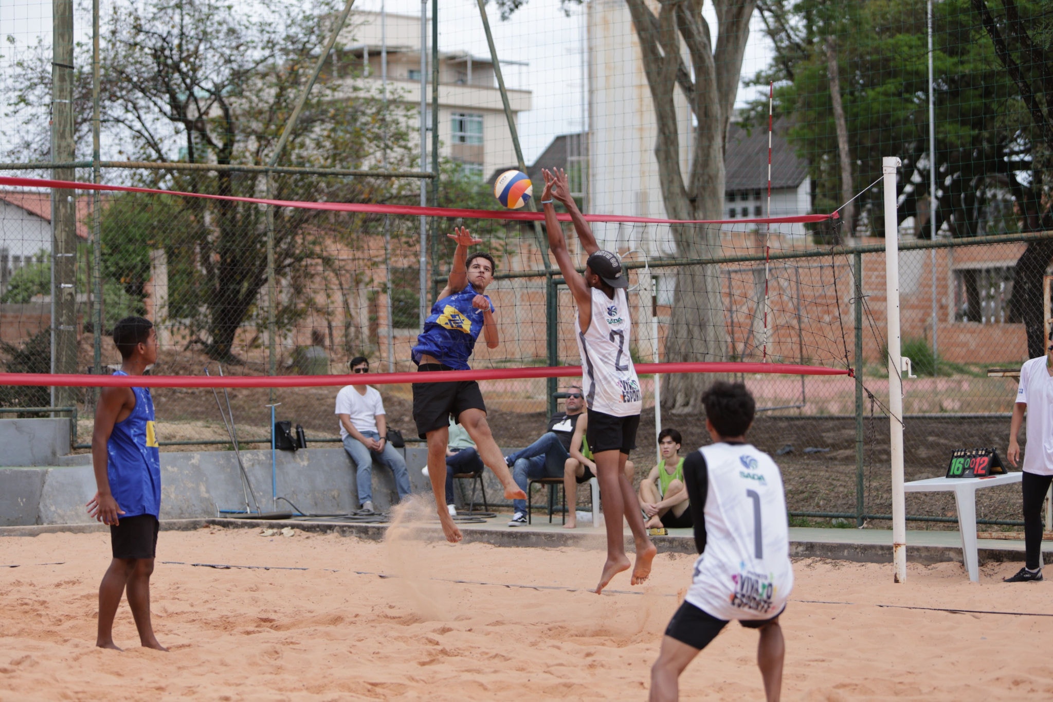 Competição reúne no Horto Municipal cerca de 160 atletas, formando 80 duplas masculinas e femininas