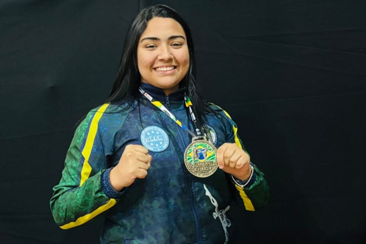Yasmin Manuela Chaves Damasceno, de 17 anos, já é bicampeã mineira de kickboxing na categoria +65 kg