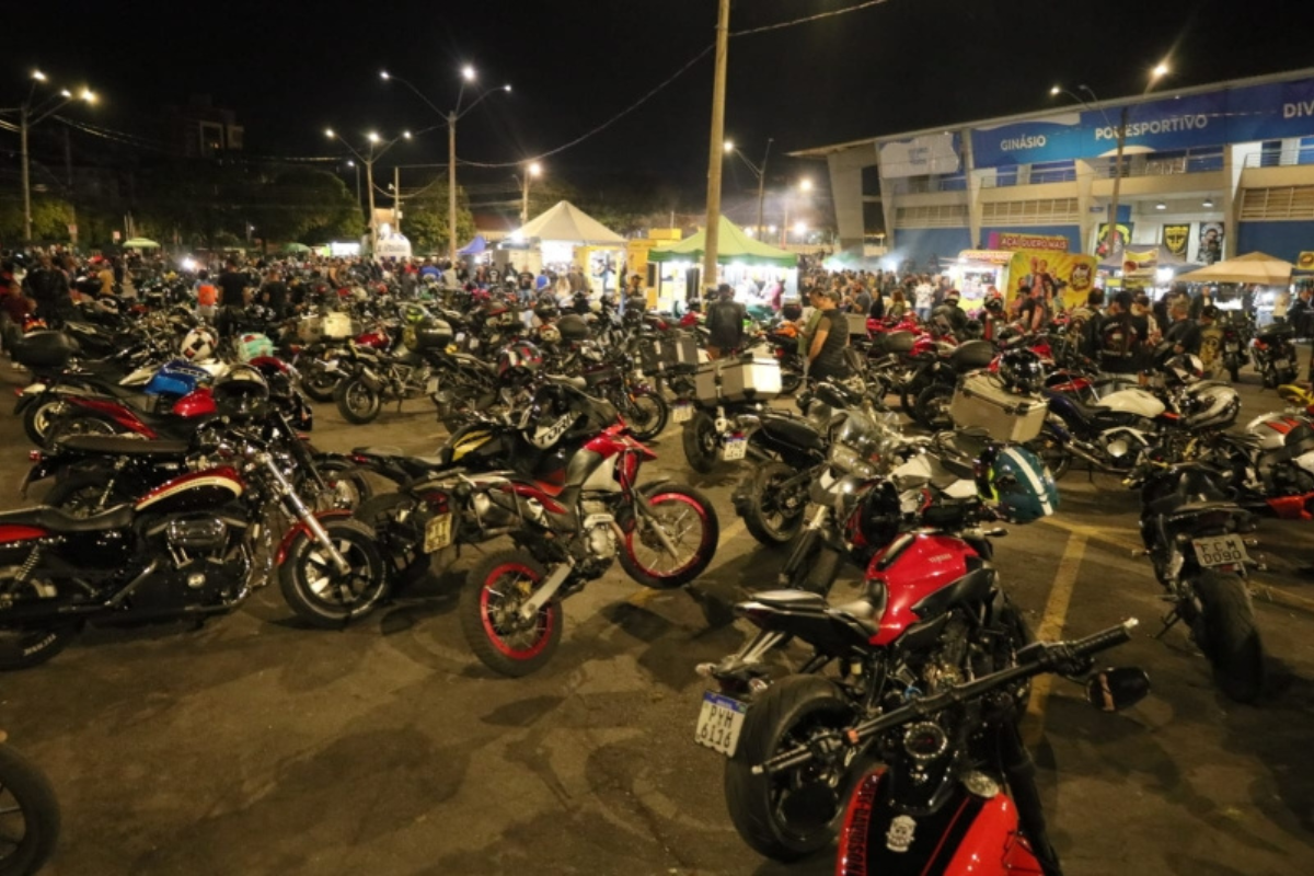 Evento reúne amantes do motociclismo