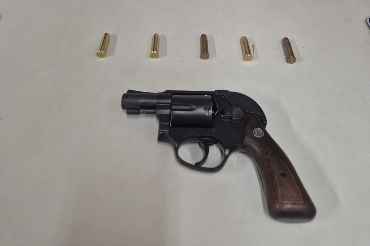 Indivíduo revelou que comprou o revólver por meio de um bazar no WhatsApp