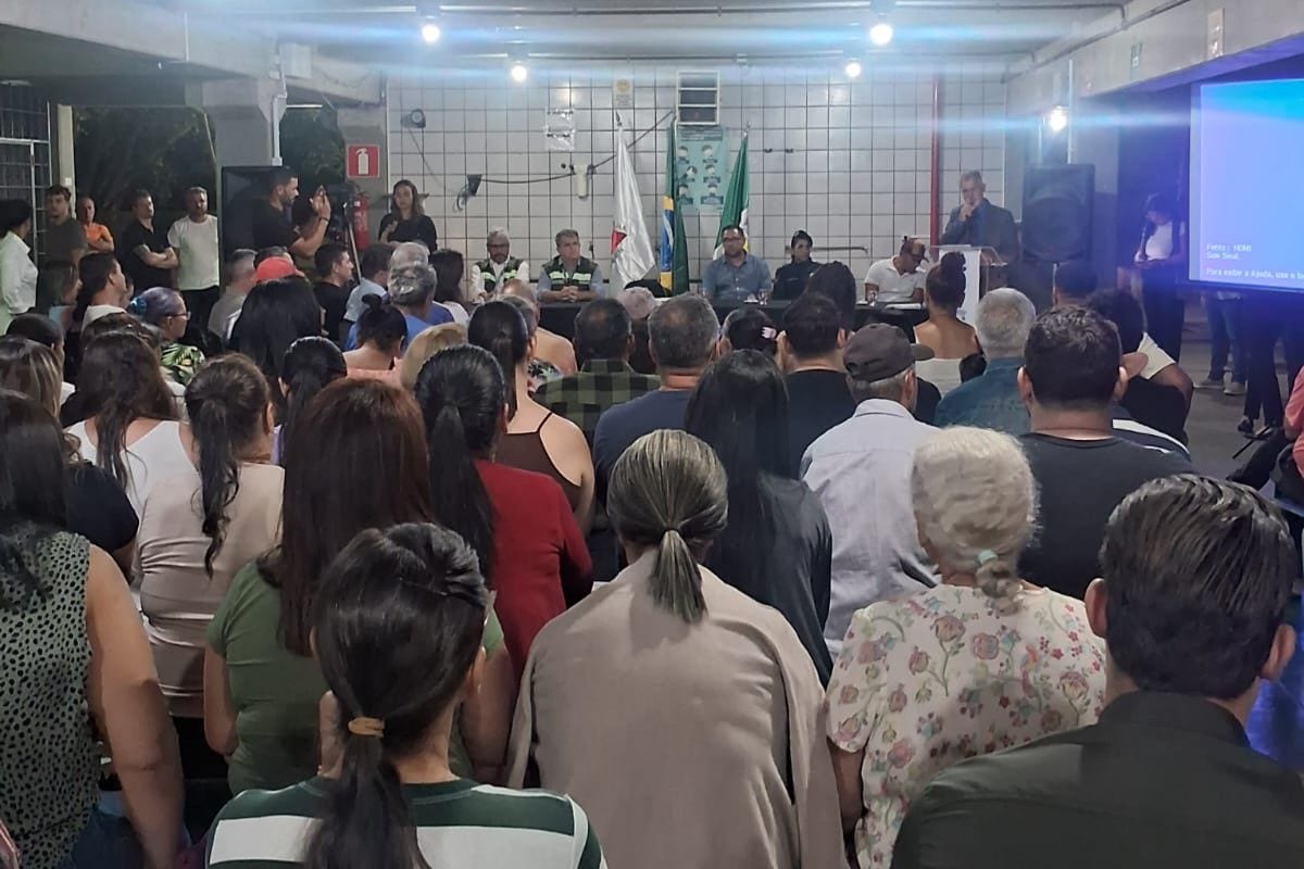 Centenas de moradores estiveram presentes na Escola Municipal Geraldo Jorge Meira para acompanhar a audiência pública nessa segunda (30/3)