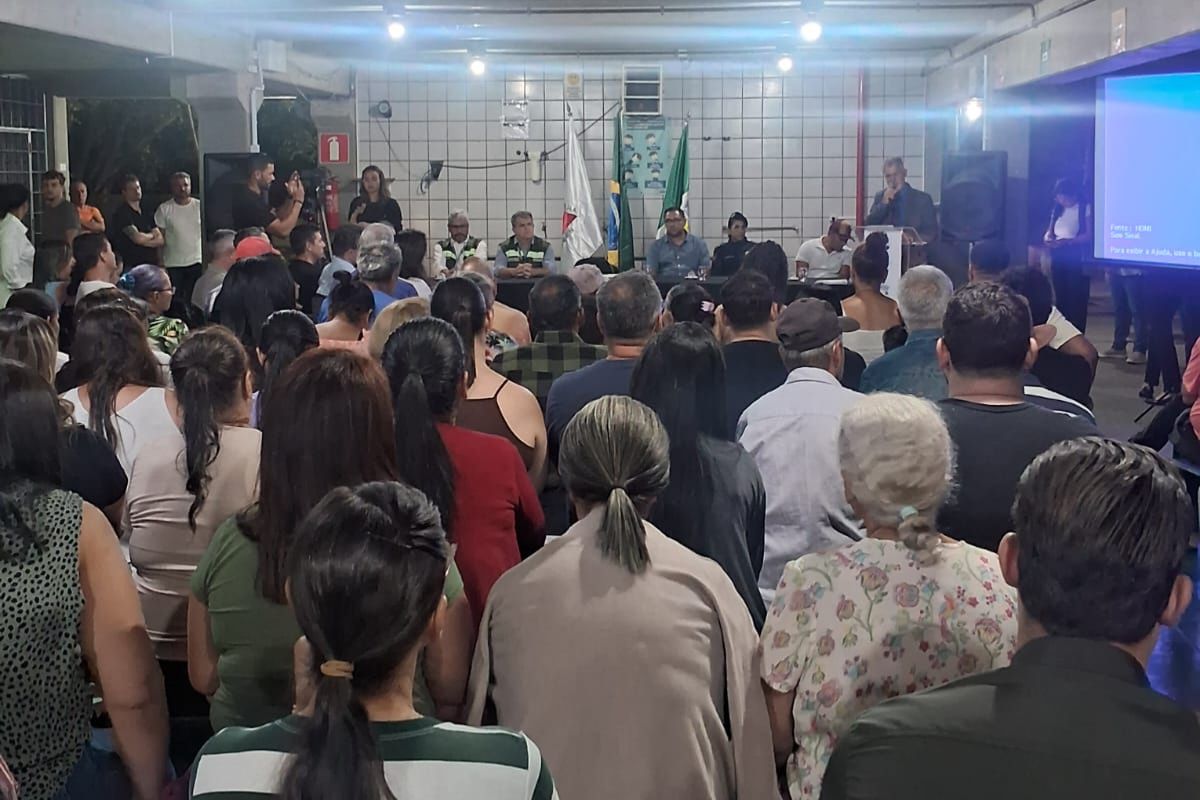 Centenas de moradores estiveram presentes na Escola Municipal Geraldo Jorge Meira para acompanhar a audiência pública nessa segunda (30/3)