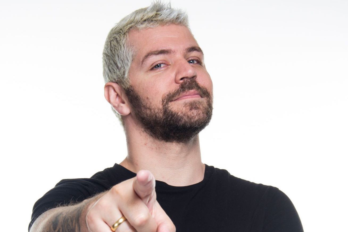 Victor Sarro também atua em programas de humor na TV