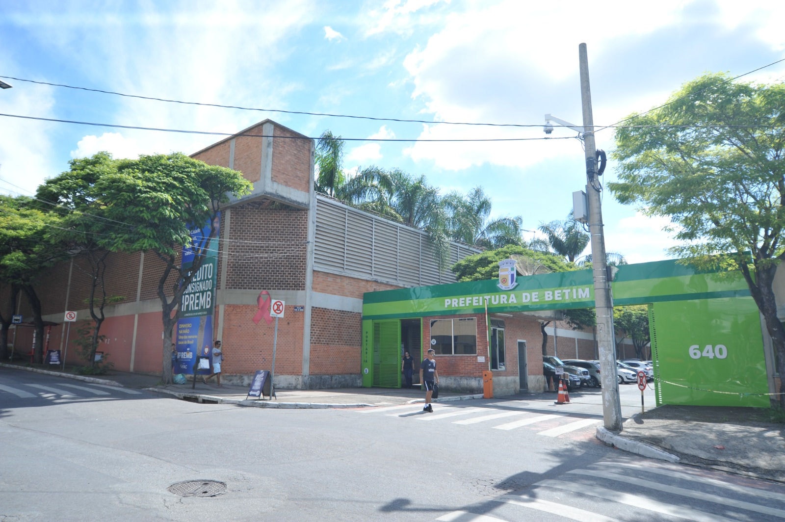 A prefeitura de Betim suspendeu o atendimento ao público até às 14h30 desta quinta (9)
