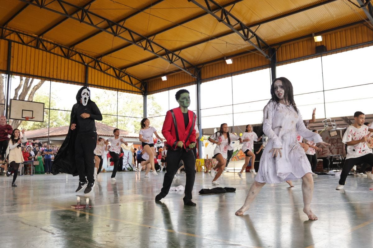 Projeto adotou o tema "Back to the Future – De Volta para o Futuro", desafiando cerca de 360 estudantes, distribuídos em nove turmas do 3º ano do ensino médio