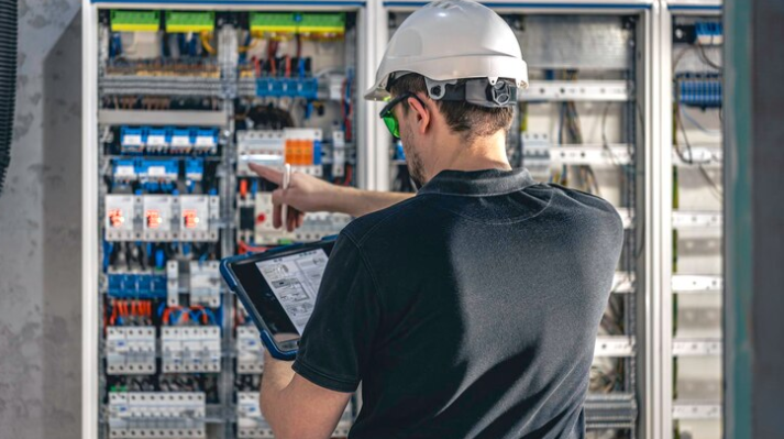 Há vagas disponíveis para eletricista, auxiliar de almoxarifado, balconista e outros