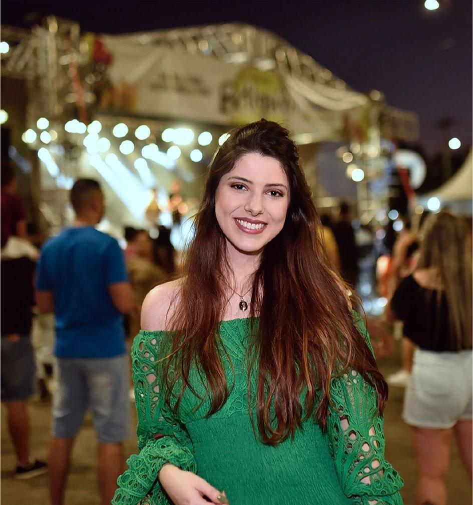 A bela Miss Betim, Rafaela Lara, durante a festa da Saideira Betiquim 2023