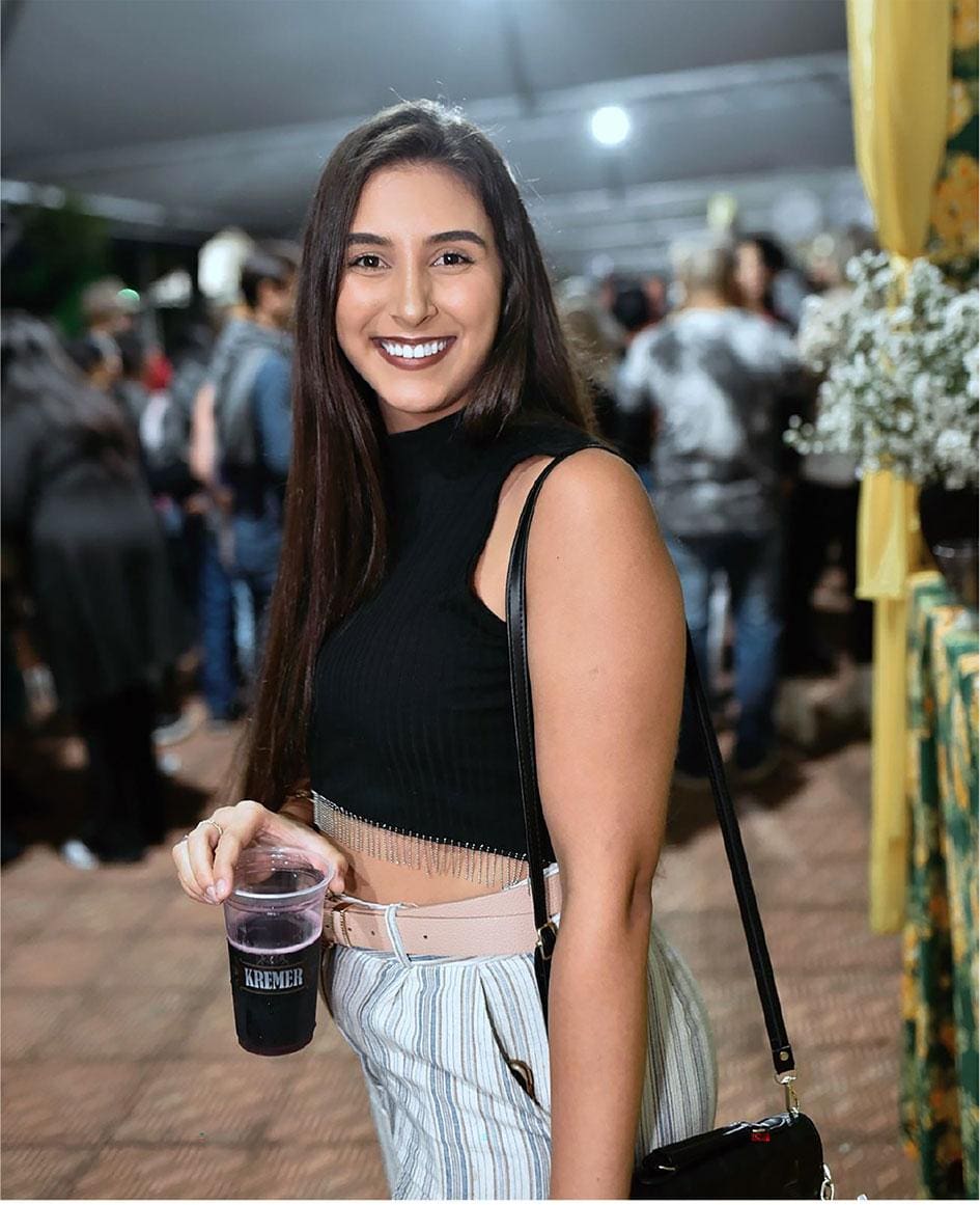 A estudante de fisioterapia Kivia Resende clicada por este colunista no Igarapé Bem Temperado